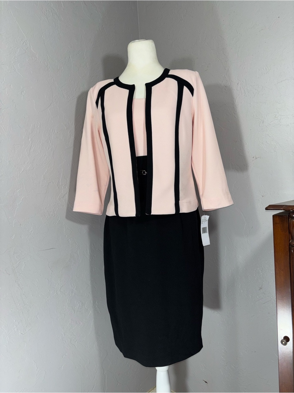 Studio One New York. Chic Pink & Black Two-Piece Skirt Set. Size 6.